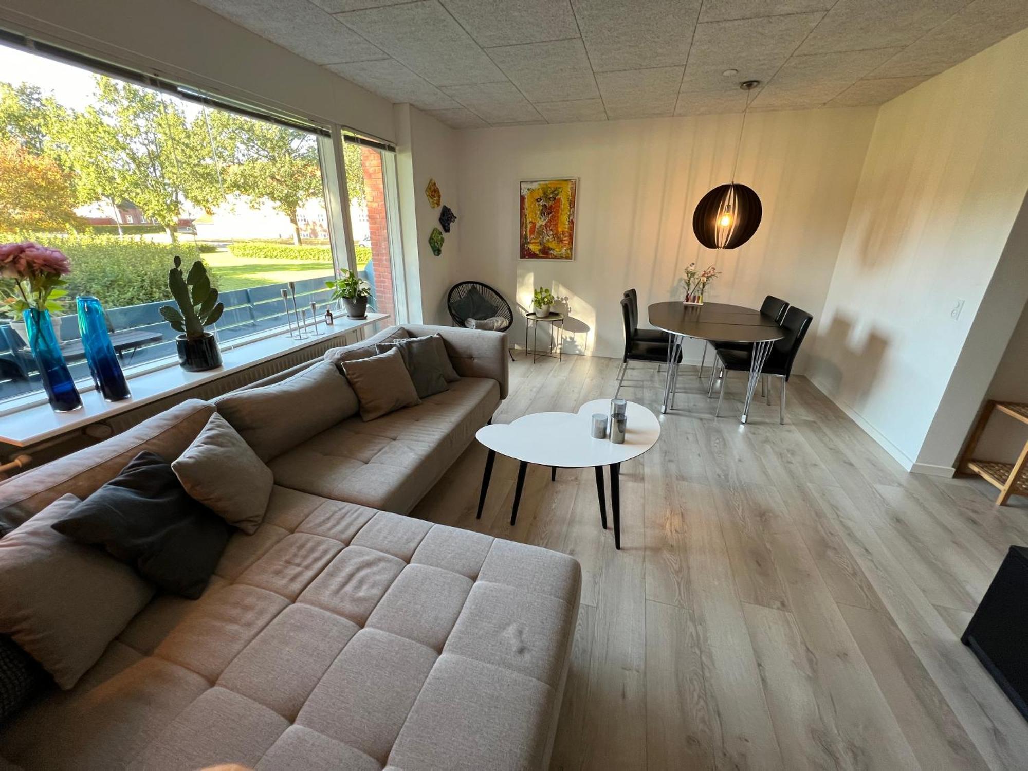Nyrenoveret Lejlighed Med Balkon Og Parkering Esbjerg Esterno foto